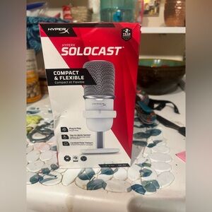 Hype SoloCast USB Microphone - White. Box has never been open, brand new!